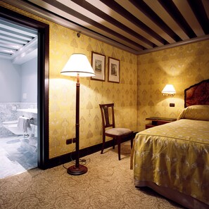 Standard Suite, 1 Bedroom, Non Smoking, Private Bathroom | Hypo-allergenic bedding, minibar, in-room safe, desk - Residenza Grunwald (Venice)