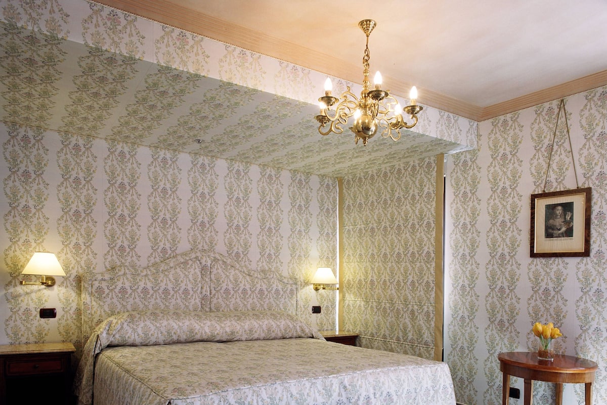 Habitación clásica, 1 habitación, para no fumadores, baño privado | Ropa de cama hipoalergénica y minibar