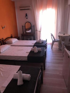 트리플룸 | 방음 설비, 무료 WiFi, 침대 시트