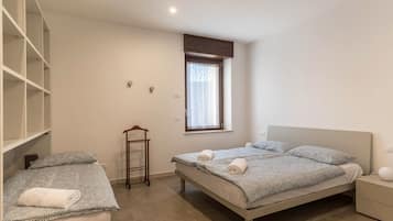 3 bedrooms, iron/ironing board, free WiFi, bed sheets