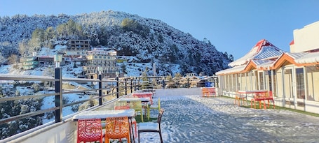 Snowshoeing. Regenta Resort MARS Valley View