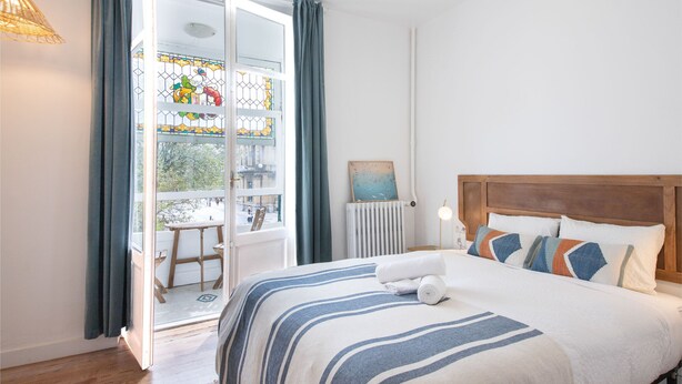 Double Room, Shared Bathroom (4) | WiFi (free), individually decorated, bed sheets - Belle Époque Self Check-in Guest House (San Sebastián)