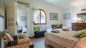 3 bedrooms, iron/ironing board, travel crib, bed sheets