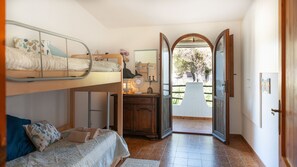 3 chambres, fer et planche à repasser, lit parapluie, draps fournis