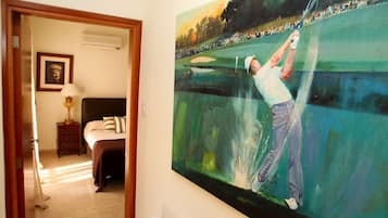 3 slaapkamers, een strijkplank/strijkijzer, gratis wifi, beddengoed