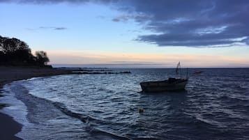 Una spiaggia nelle vicinanze