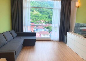 Family Room, 1 King Bed with Sofa bed | Minibar, in-room safe, desk, laptop workspace