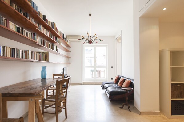 Apartment, 1 Schlafzimmer | Essbereich im Zimmer