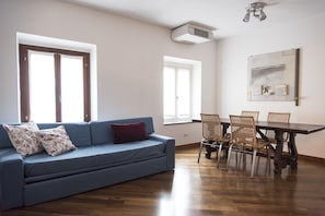 Apartment, 2 Schlafzimmer | Wohnbereich | Flachbildfernseher