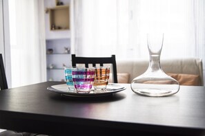 Apartment, 1 Schlafzimmer | Essbereich im Zimmer
