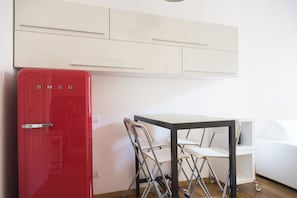 Apartment, 1 Bedroom | In-room dining