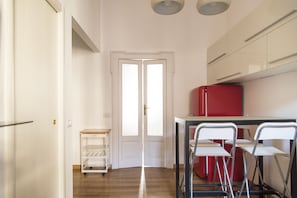Apartment, 1 Bedroom | In-room dining