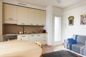 Apartment, 1 Bedroom | Private kitchen