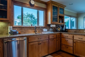Microwave, stovetop, dishwasher, coffee/tea maker