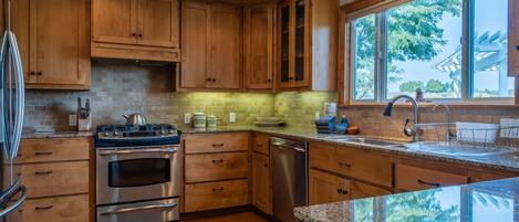 Micro-ondes, plaque de cuisson, lave-vaisselle, cafetière/bouilloire