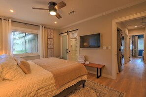 3 bedrooms, iron/ironing board, WiFi, bed sheets