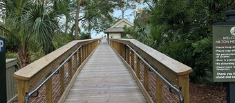 Beautiful 3 Bedroom Villa, a quick walk to the ocean!  Quiet and roomy! 