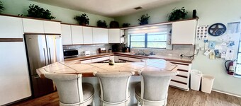 Torchview Lookout- Secluded Waterfront Retreat With 240’ Dock On Niles Channel