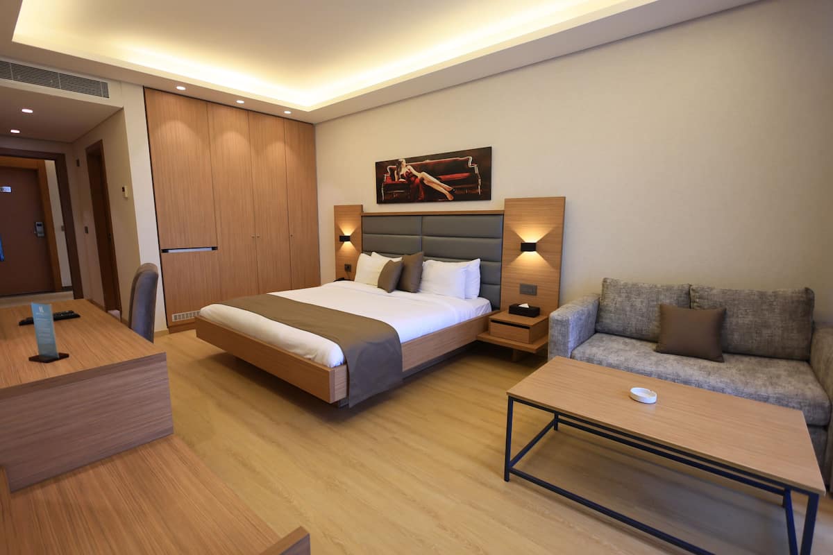 Superior Room | 1 bedroom, in-room safe, desk, laptop workspace