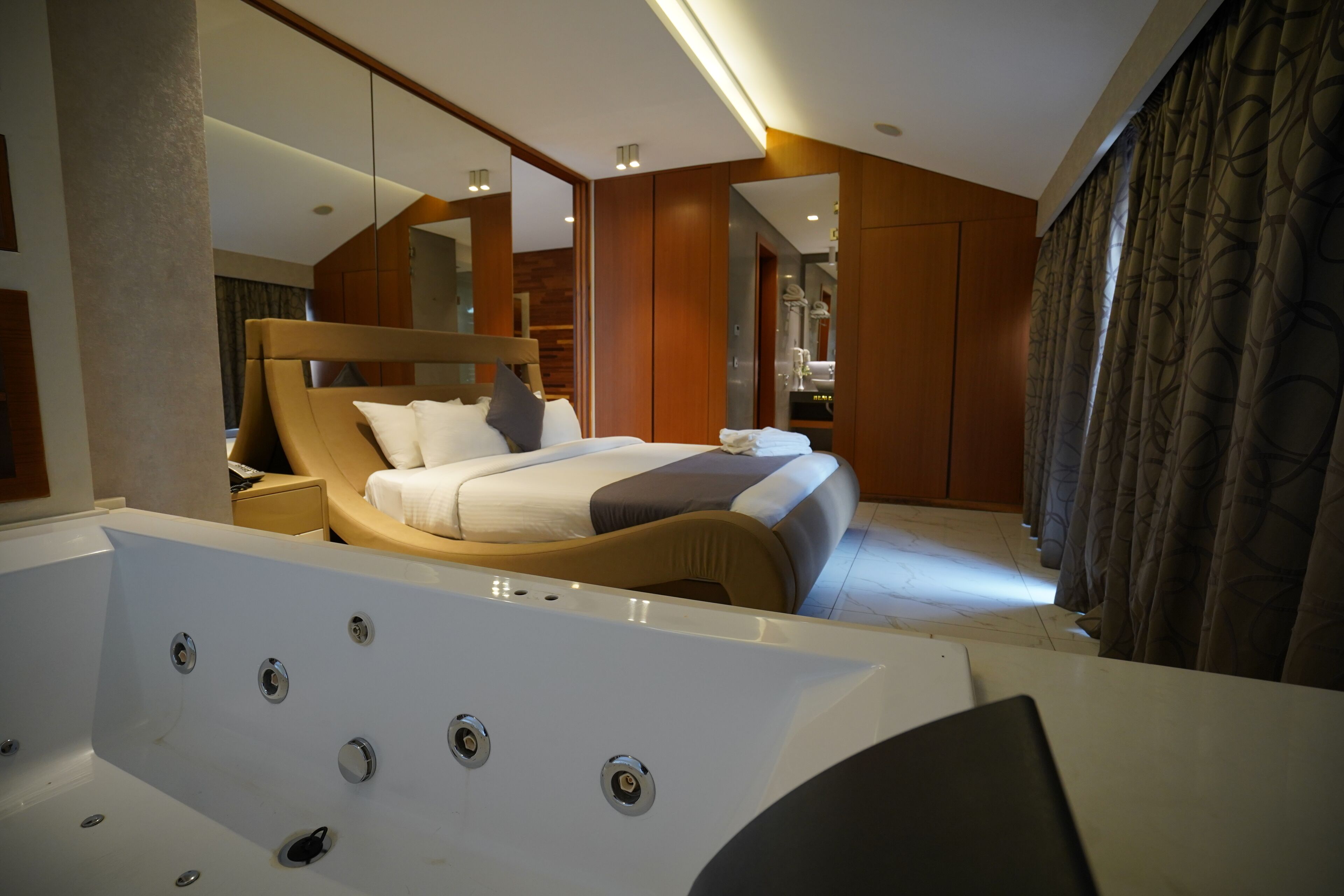 Grand Suite | In-room safe, desk, laptop workspace, blackout curtains