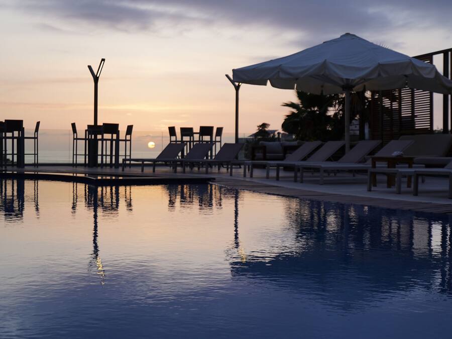 Caja de seguridad en la habitación y escritorio