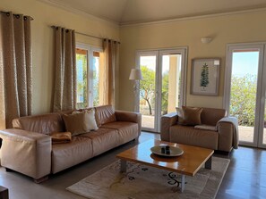 Televisor intel·ligent, reproductor de DVD i llibres 