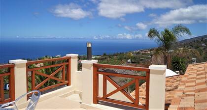 Villa mit spektakulÀrem Meerblick, beheiztem Salzwasserpool, traumhafter Garten