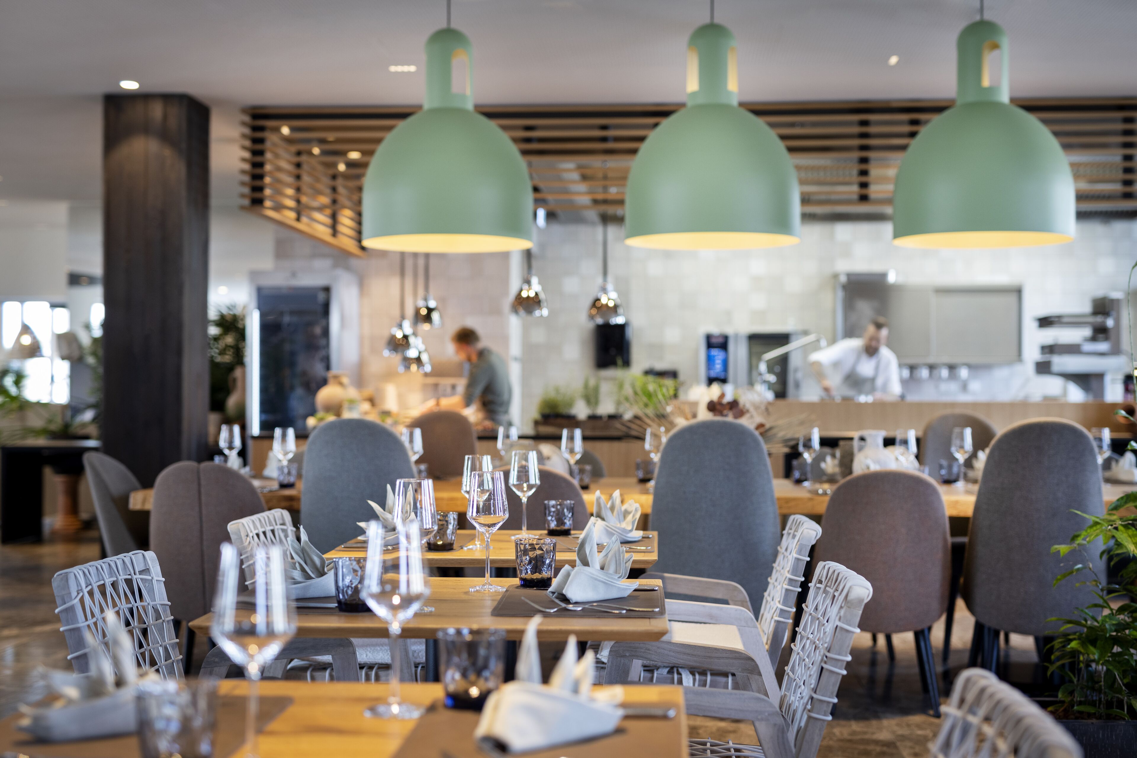 每日供应自助式早餐（每人 EUR 22）