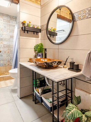 Shower, hair dryer, towels - Kalavrita Winter Retreat - Homely Spacious Chalet (Ano Vlasia)