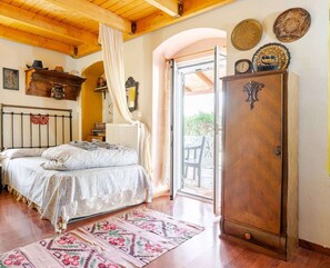 5 quartos, ferros/tábuas de passar roupa, berço de viagem, Wi-Fi