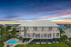Exterior - Seaductress 7 Bedrooms, Oceanfront (Garden City Beach)