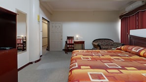 Caja de seguridad en la habitación y cortinas blackout