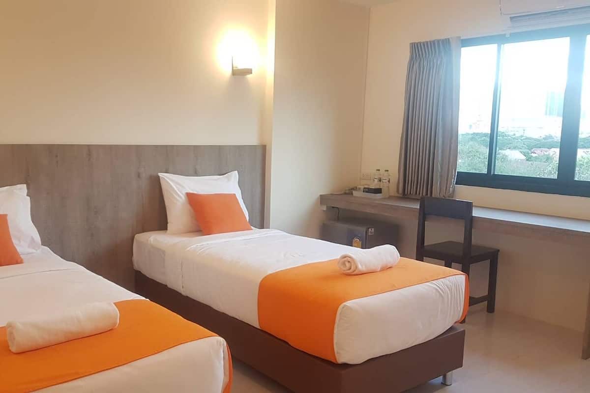 Superior Twin Room | Desk, blackout drapes, free WiFi, bed sheets