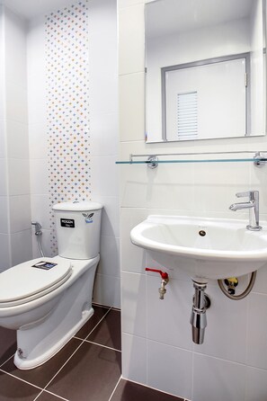 Shower, towels, soap, shampoo - The All Residence (Pak Kret)