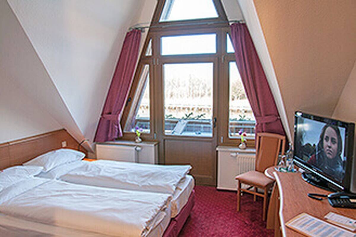 Tweepersoonskamer, balkon | Een bureau, een strijkplank/strijkijzer, gratis babybedden, gratis wifi