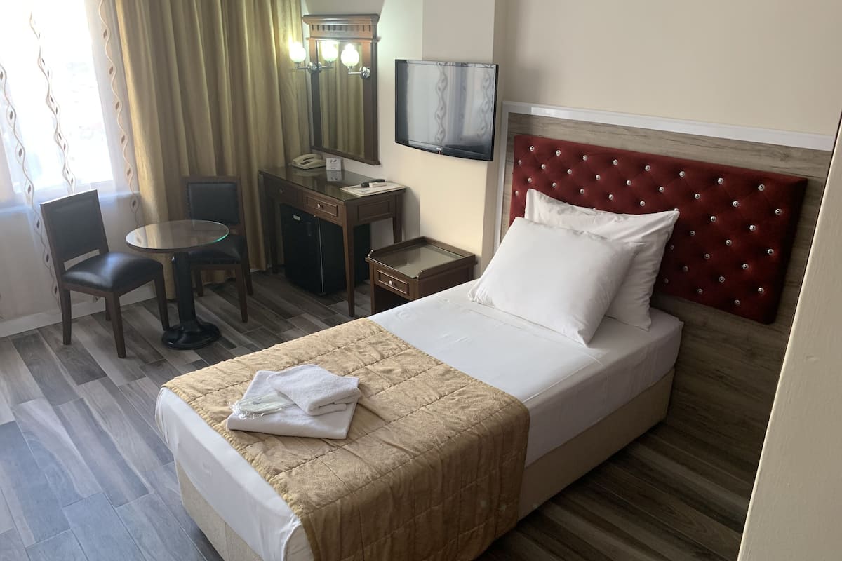 Standard Single Room | Free WiFi, bed sheets