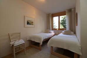 2 bedrooms, iron/ironing board, cots/infant beds, free WiFi - Chalet Bella Vista 2 (Lauterbrunnen)