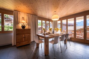 Essbereich im Zimmer