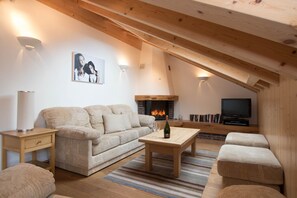 Flat-screen TV, fireplace - Chalet Aquila 8 Penthouse (Lauterbrunnen)