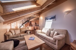 Flat-screen TV, fireplace - Chalet Aquila 8 Penthouse (Lauterbrunnen)