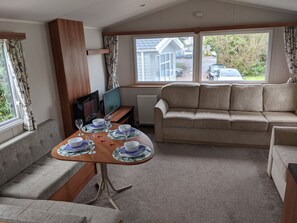 Chalet | Living room | Fireplace - Caravan Nearby Hastings, Coghurst Hall Park (Hastings)