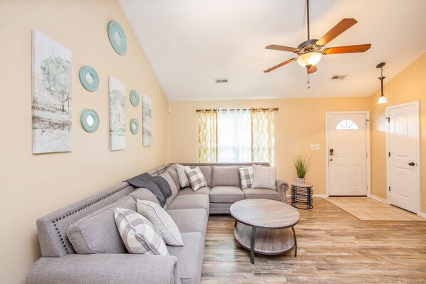 Téléviseur, foyer, bureau