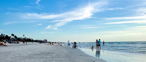 サンラウンジャー、ビーチタオル