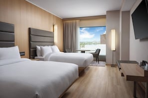 Huone, 2 keskisuurta parisänkyä, tupakointi kielletty | Ylelliset vuodevaatteet, pillowtop-patjalliset sängyt