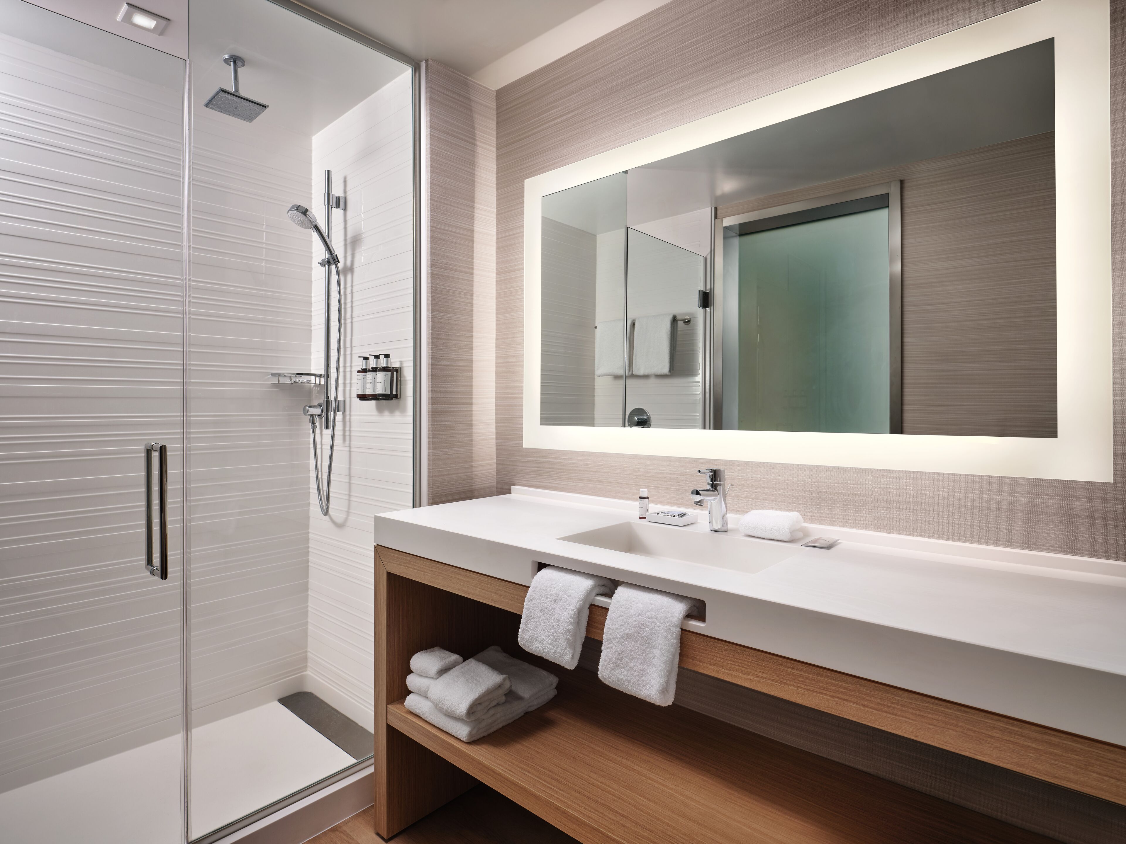 rainfall showerhead, free toiletries, hair dryer, towels