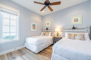 3 bedrooms, iron/ironing board, free WiFi, bed sheets - Bayside Gated Resort ~ Screened Porch ~ Golf Cart 6-Seat ~ Community Pool (Miramar Beach)