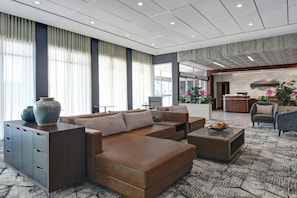 Lobby lounge - Courtyard by Marriott Hamilton (Robbinsville)