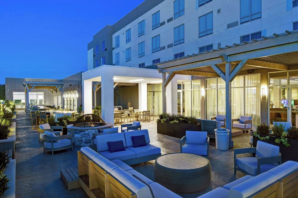 Courtyard by Marriott Hamilton