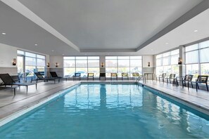 Una piscina cubierta