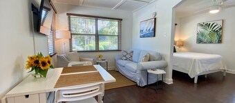 1/1 steps from downtown w/bikes. clean & comfortable